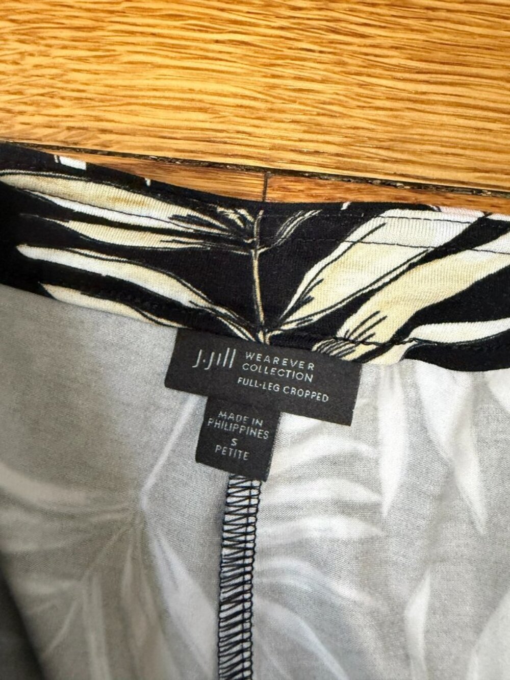 J Jill Wearever Collection Wide Leg Pull On Cropped Floral Pants Small Petite - Picture 2 of 4